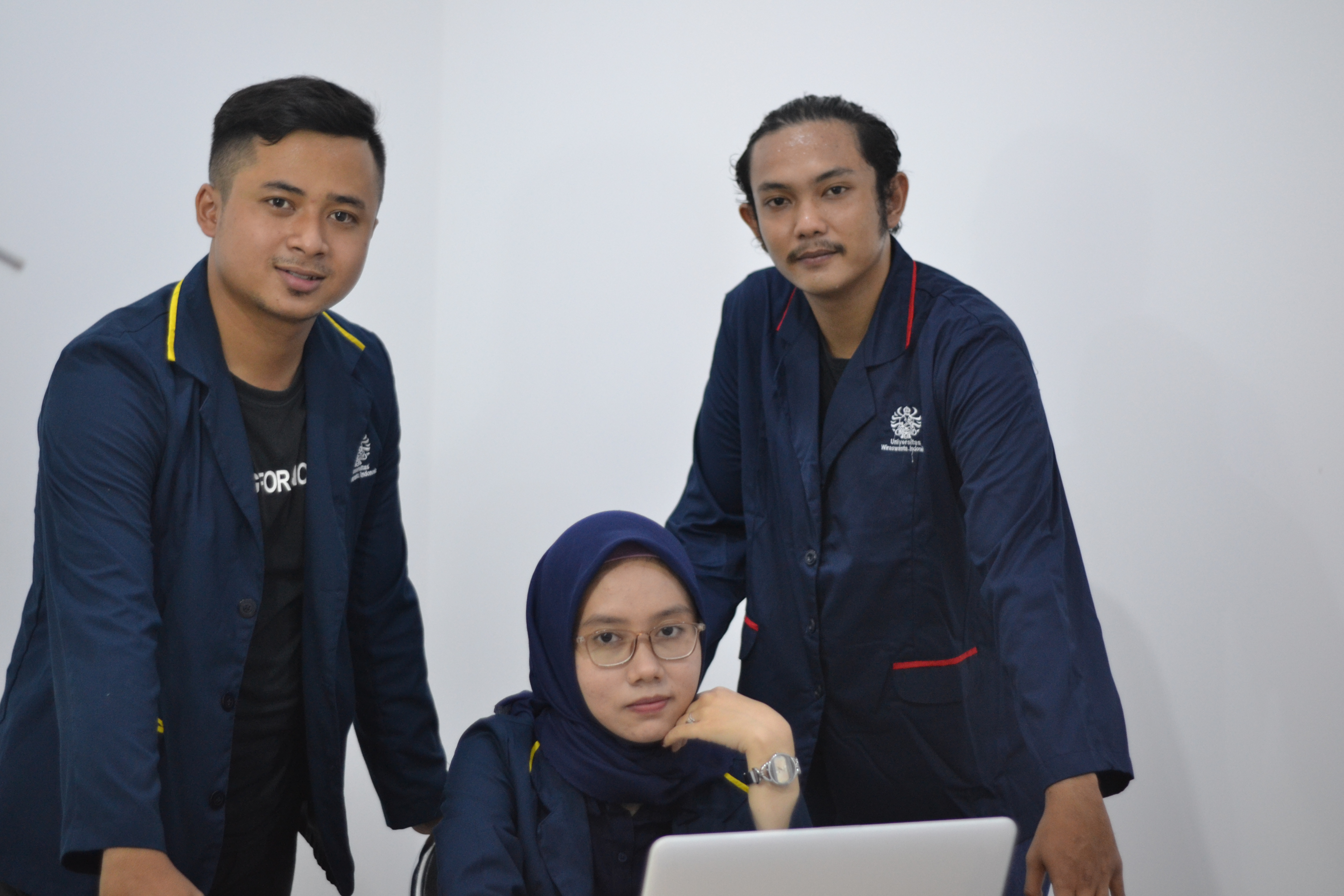 S1 Hukum Dan S1 Manajemen UWI Bogor