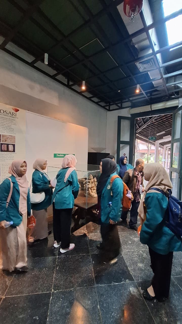 BELAJAR ANTI KORUPSI DI RUANG BUDAYA - STIT INSIDA 