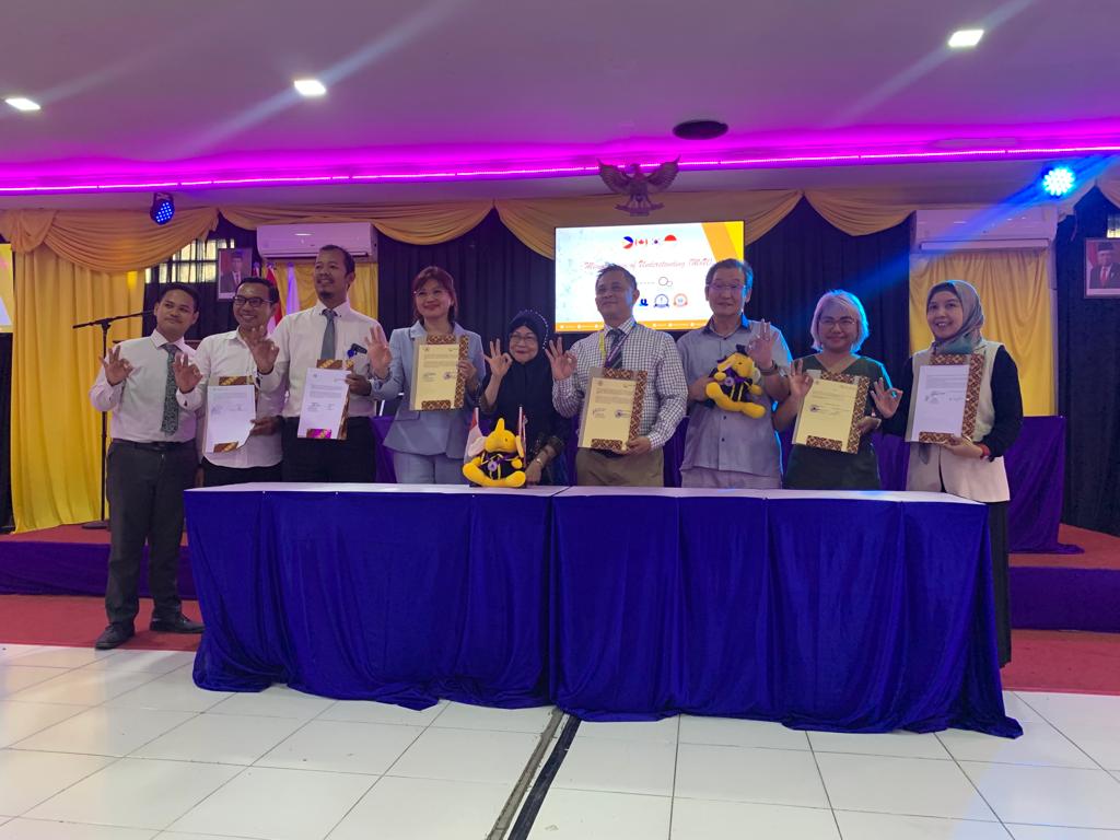 Diskusi kunjungan kebudayaan Korea dan Kanada di Politeknik Piksi Ganesha Bandung