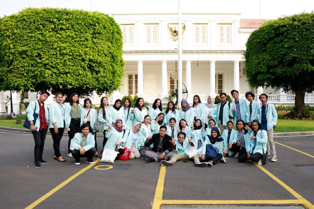 Menyelami Dunia Komunikasi : Peminatan Public Relation di STIKOM Interstudi