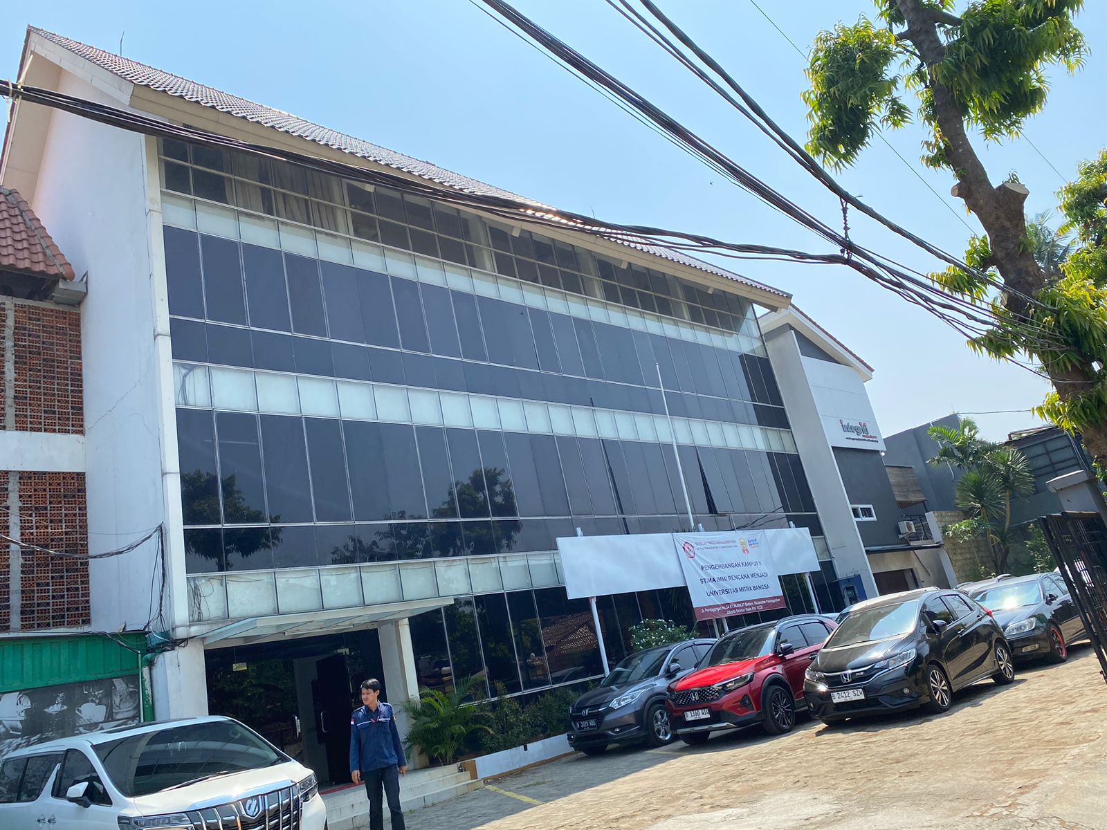 Kuliah Sambil Kerja Kampus Dekat Bintaro Sektor 9