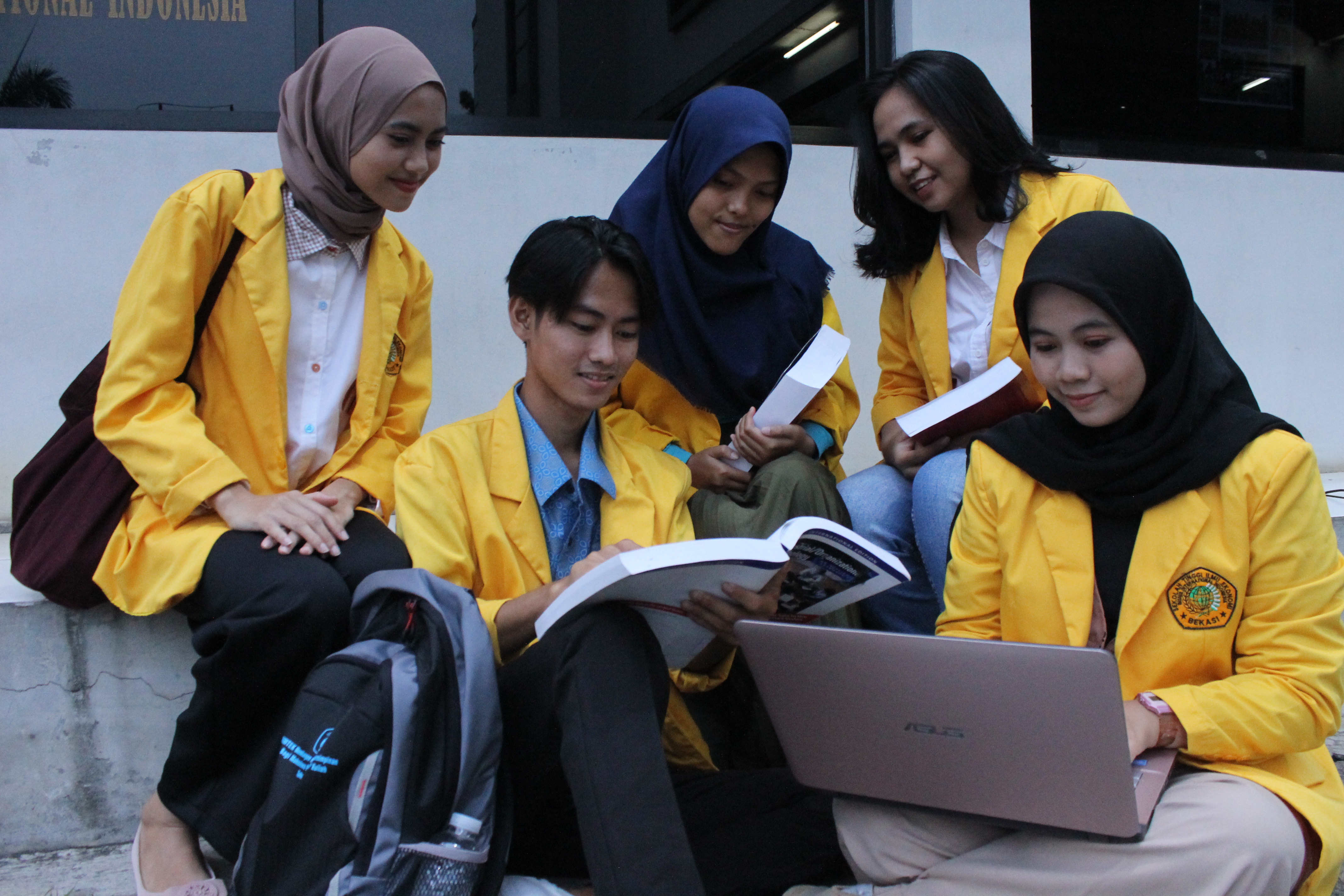 Kelas Malam Sekolah Tinggi Ilmu Ekonomi Bisnis Internasional Indonesia