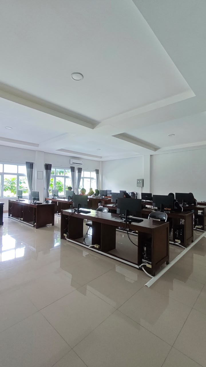 Laboratorium Komputer Jurusan S1 Rekayasa Perangkat Lunak Kampus INSTIDLA LAMPUNG 