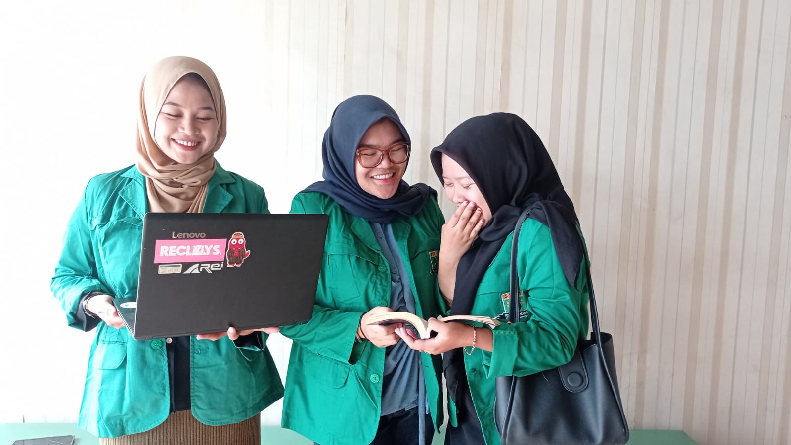Kelas karyawan Sekolah Tinggi Ekonomi Islam Bina Cipta Madani Karawang