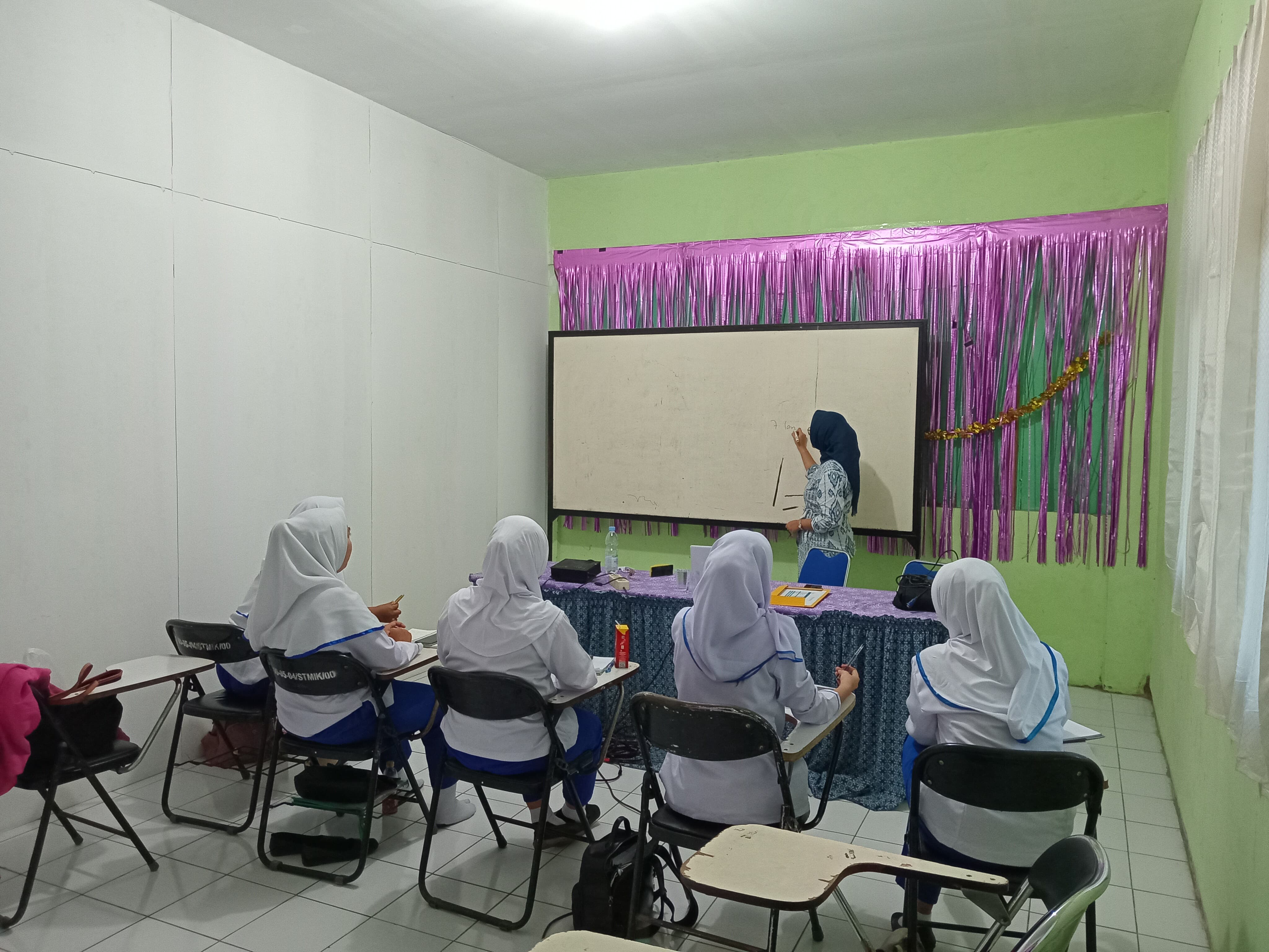Perkuliahan D3 Kebidanan Akbid Isma Husada Cirebon
