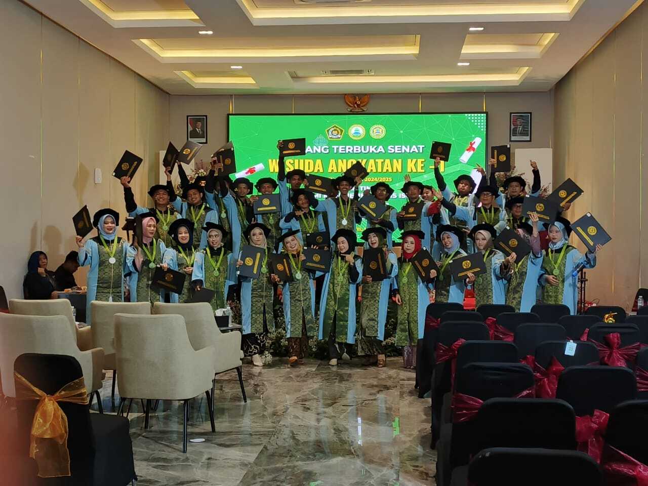 Stembi Al Aziziyah Pemalang Gelar Wisuda Perdana