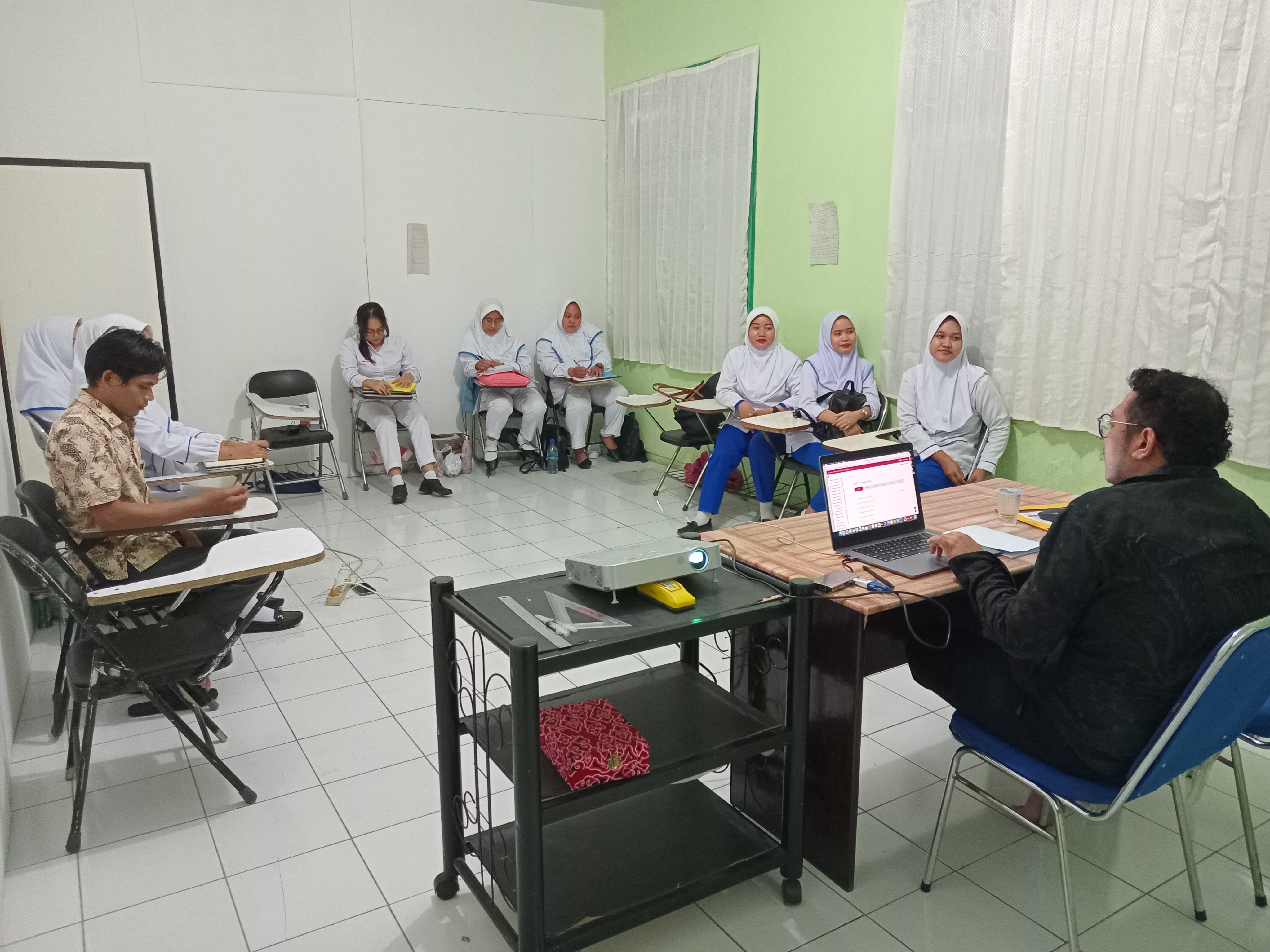 Tersedia Kelas Kewirausahaan Di Akbid Isma Husada Cirebon