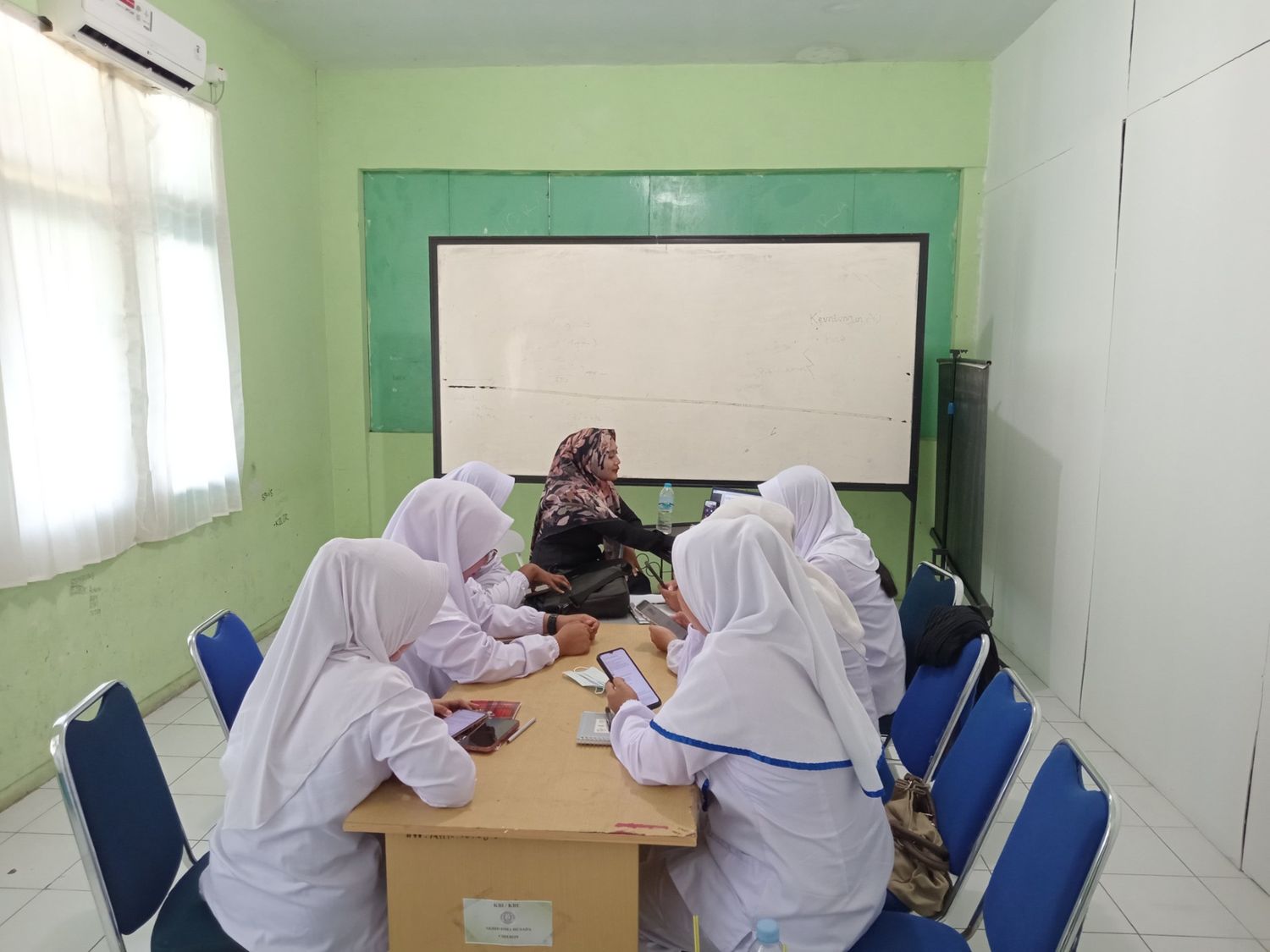 Kelas Karyawan Akbid Isma Husada Cirebon