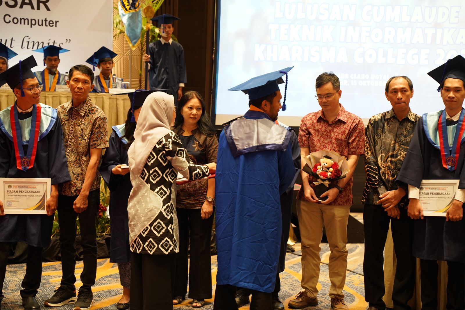 Kuliah Tak Mengenal Usia di Kharisma College Makassar