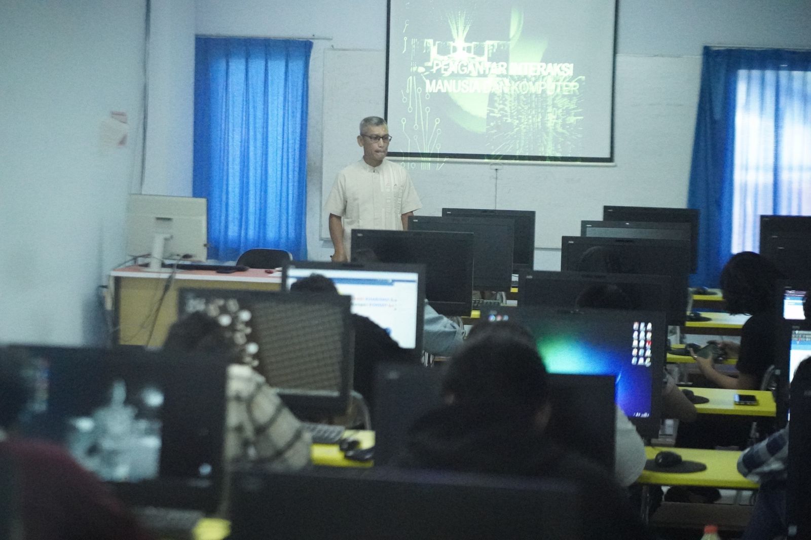 Kejar Peluang Dari Dunia Maya Bersama Jurusan Bisnis Digital Kharisma College Makassar