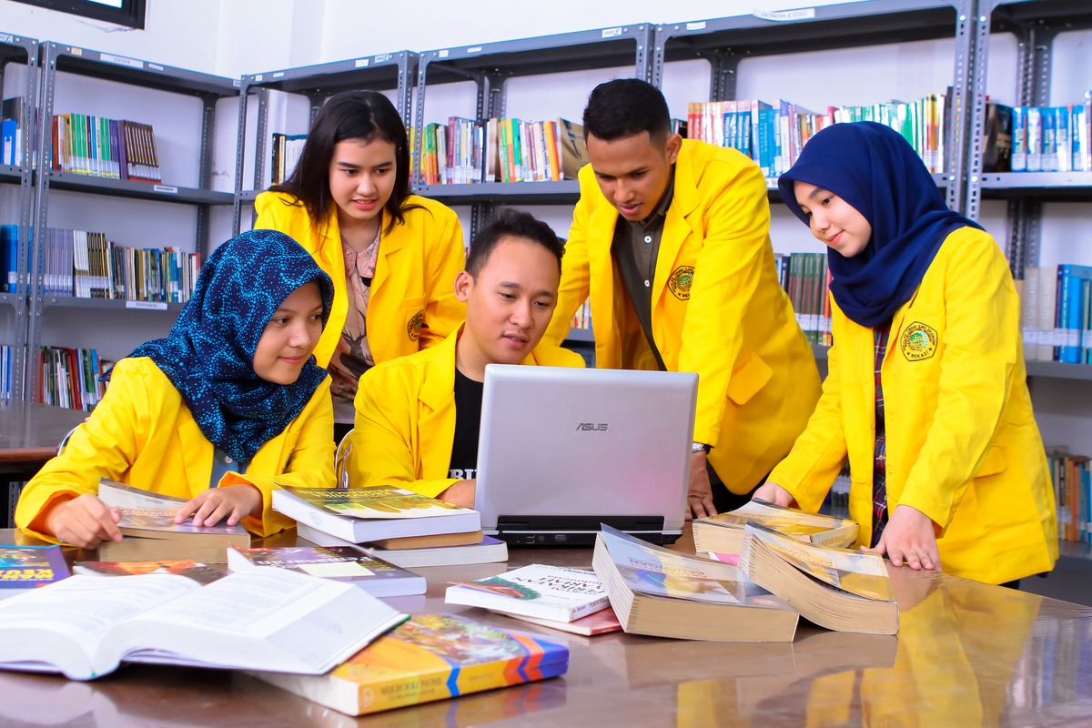 Kuliah Daring di Kelas Karyawan Kampus STIE BII